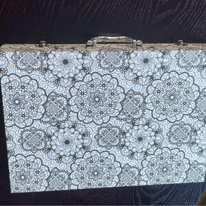 Black and White Floral Art Kit